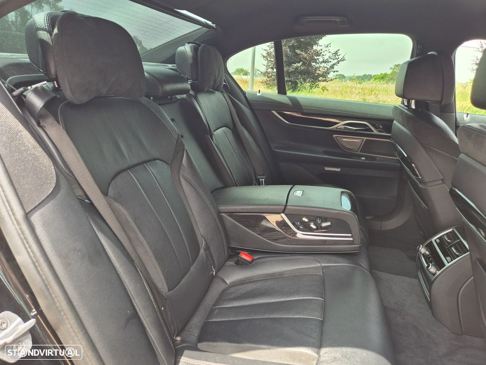 BMW 740 d xDrive Pack M - 11