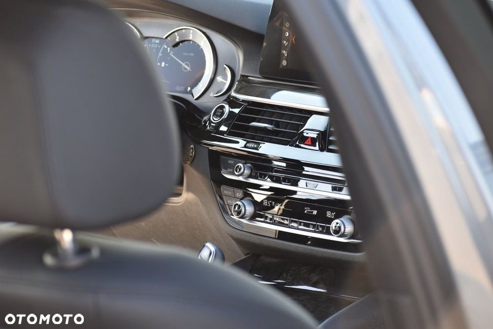 BMW Seria 5 530i xDrive Sport Line - 33