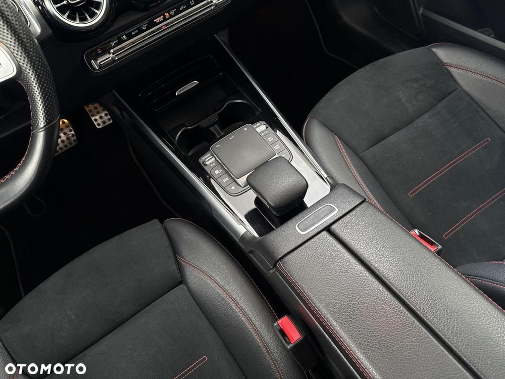 Mercedes-Benz GLB - 13