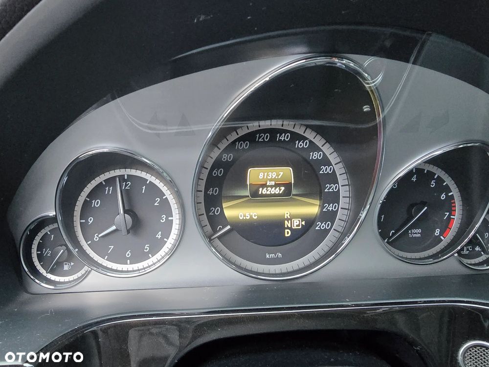 Mercedes-Benz Klasa E 200 CGI BlueEFFICIENCY Automatik - 16