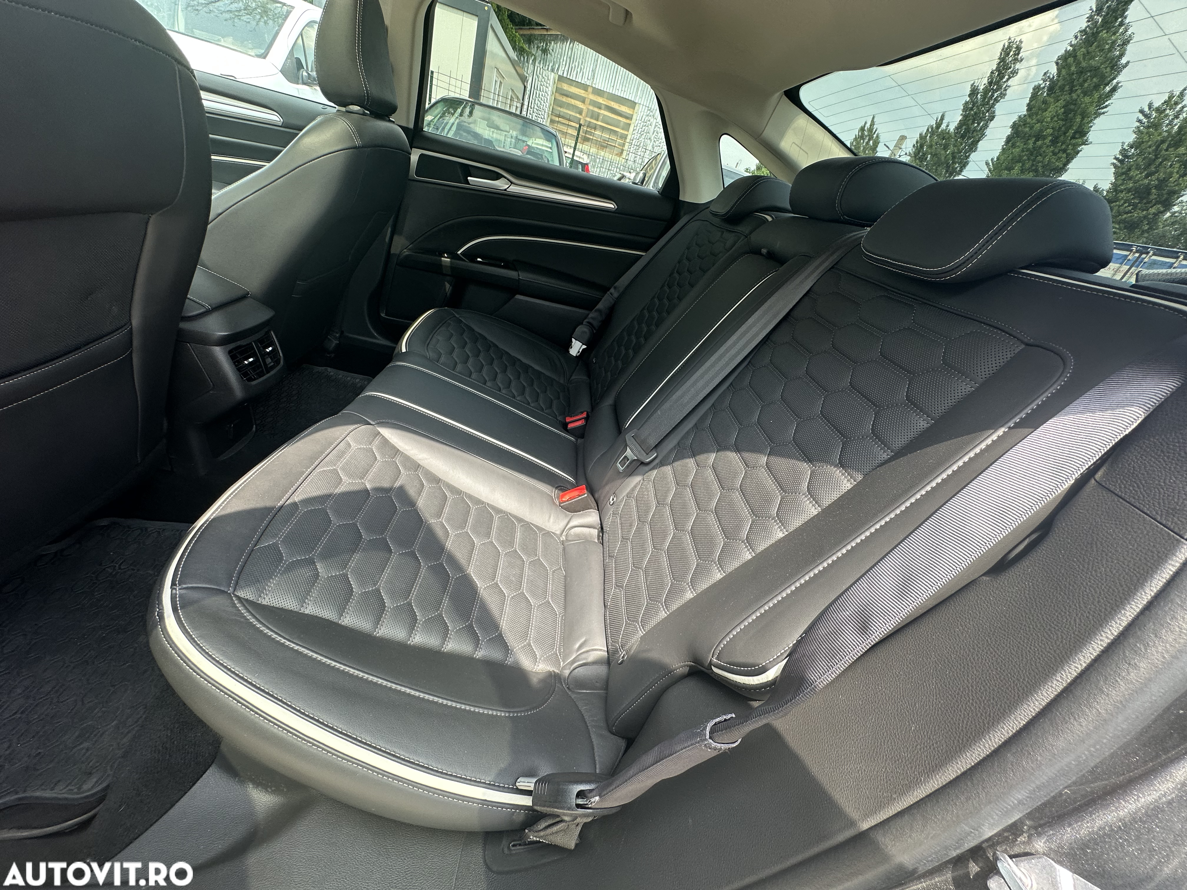 Ford Mondeo 2.0 HEV Vignale - 21