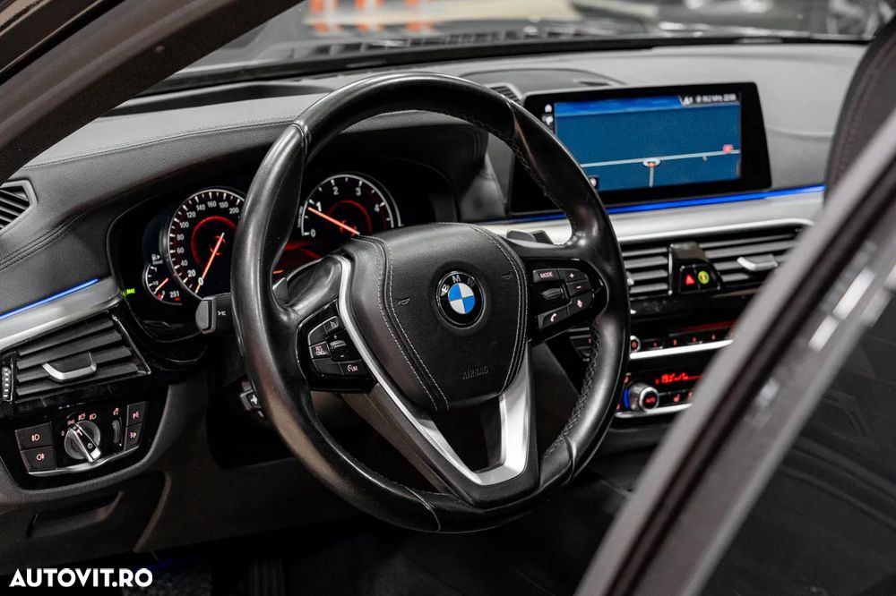 BMW Seria 5 520d xDrive Aut. - 24
