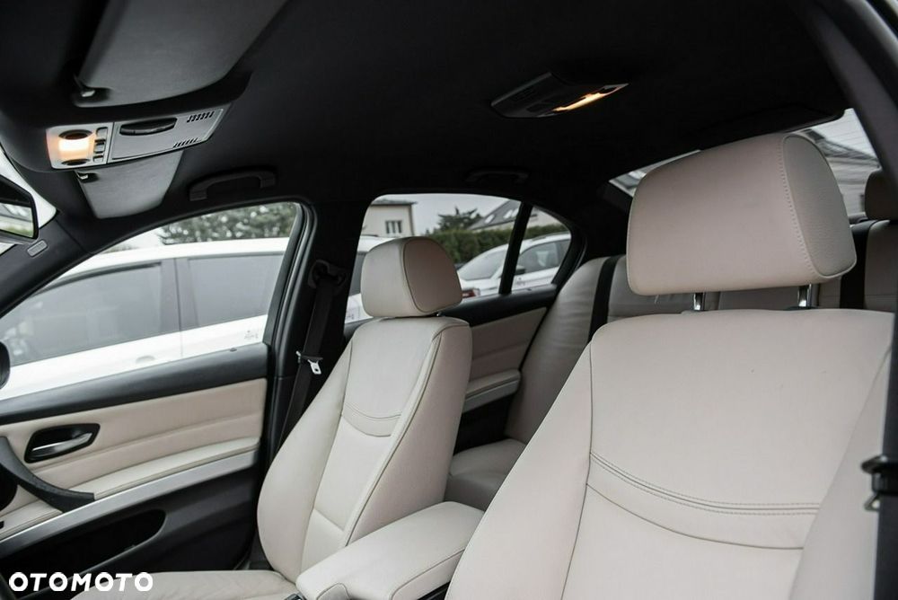 BMW Seria 3 325i Edition Sport - 6