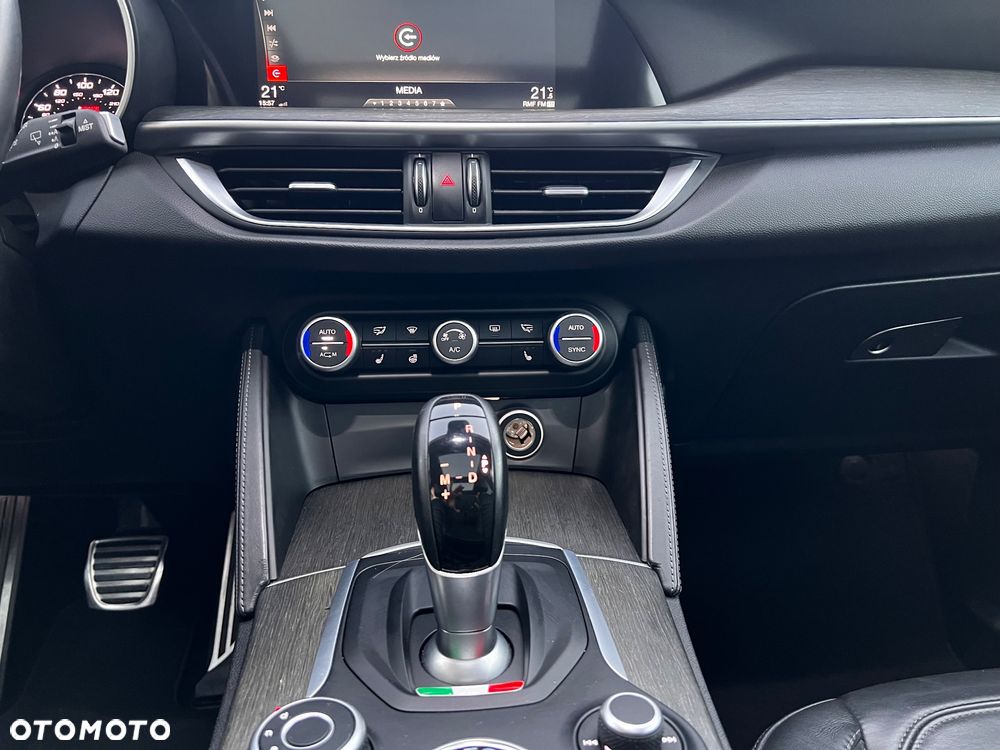 Alfa Romeo Stelvio 2.0 Turbo 16V AT8-Q4 Competizione - 28