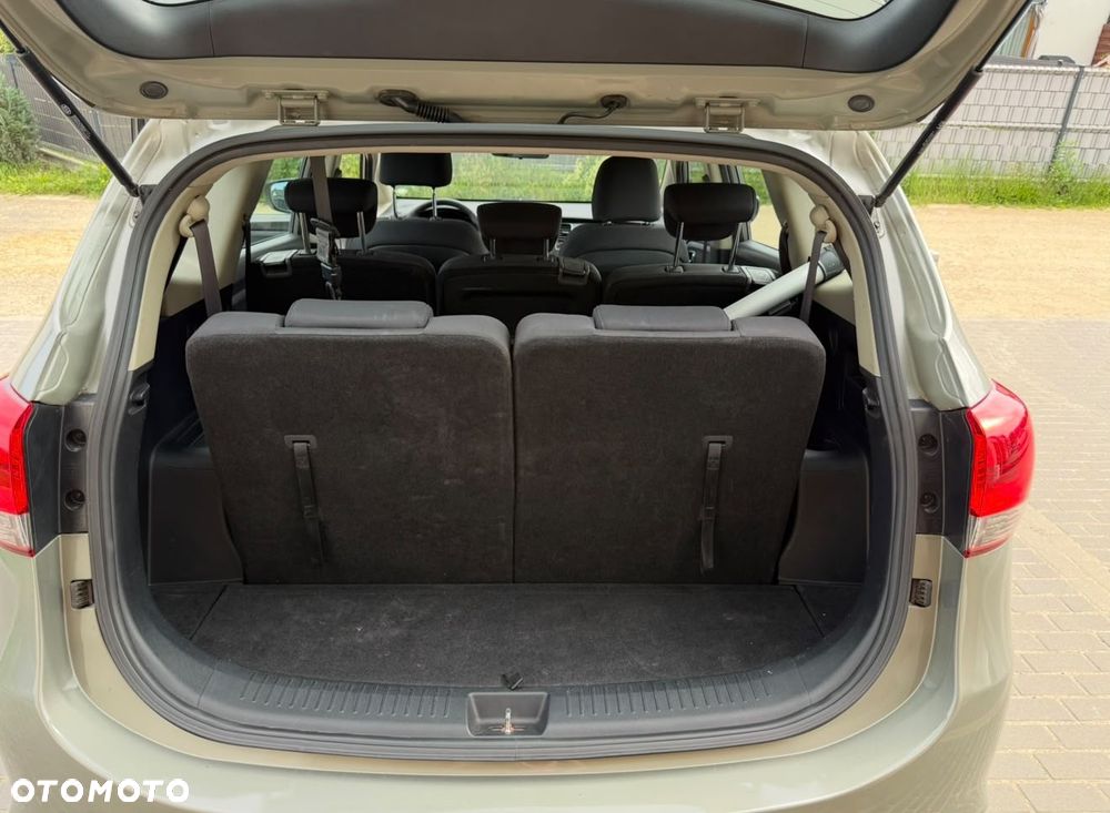Kia Carens 1.7 CRDi M 7os - 9