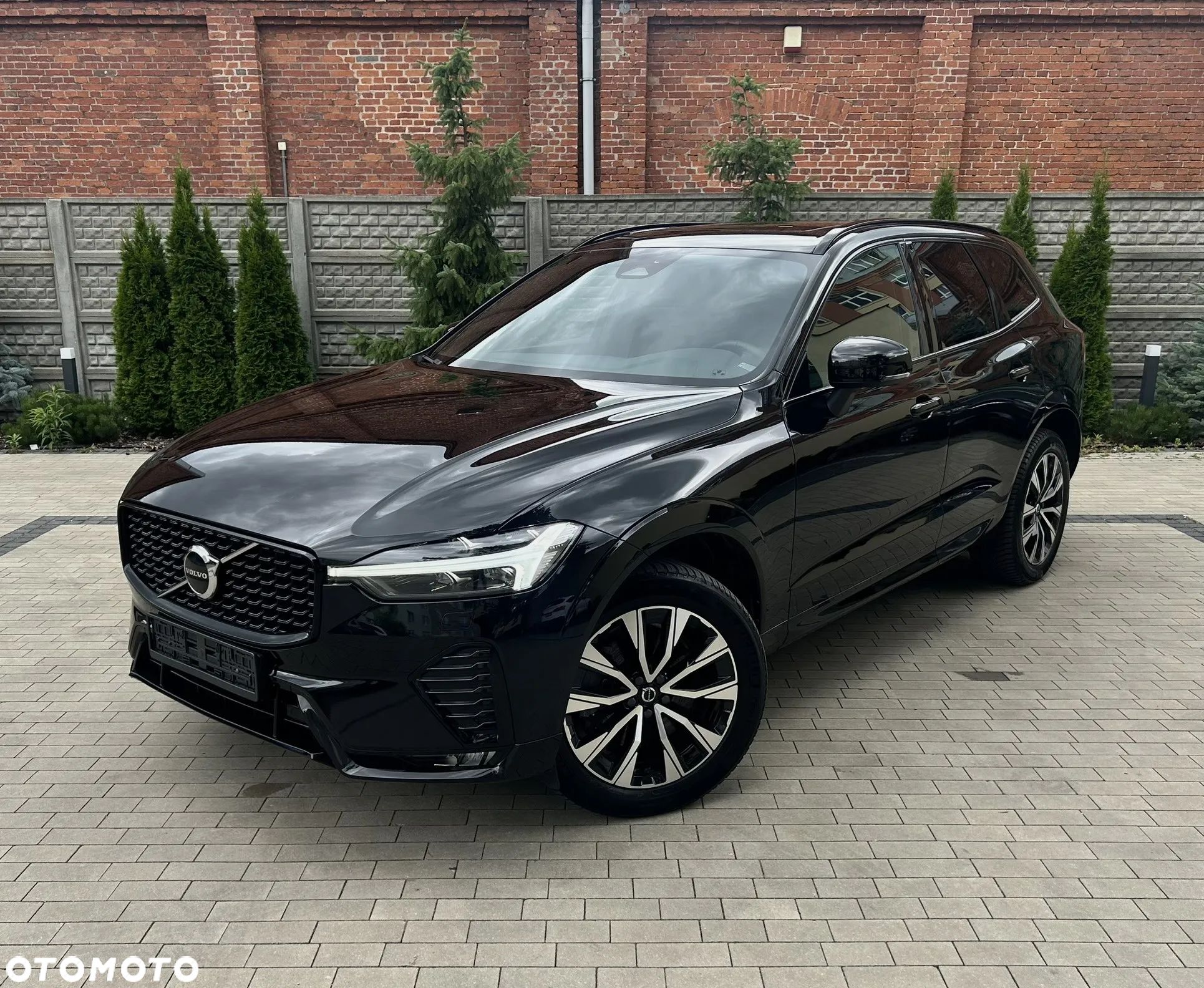 Volvo XC 60 B4 D AWD Plus Dark - 1