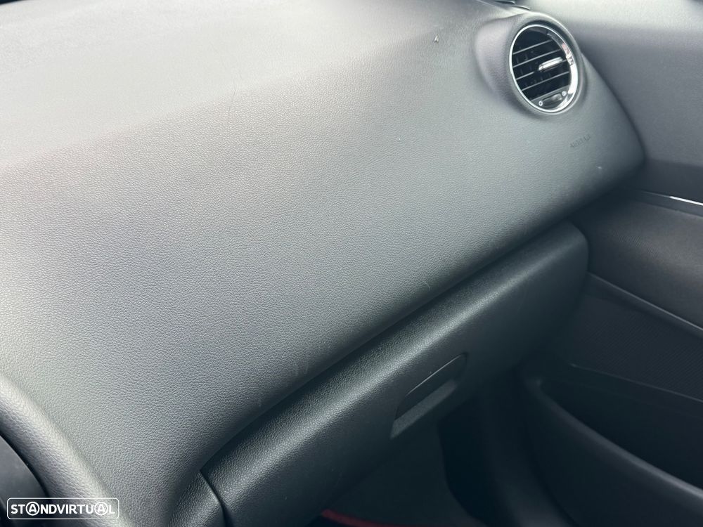 Peugeot 3008 1.6 HDi Executive — fotografia 19