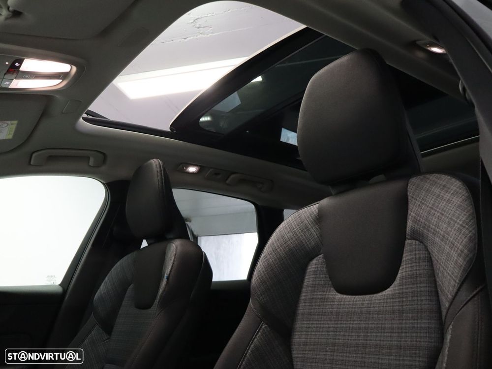 Volvo XC 60 2.0 T6 PHEV Core AWD - 24