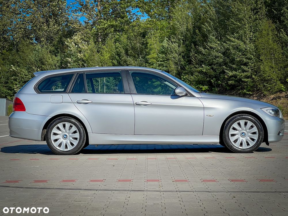 BMW Seria 3 318i Touring - 16