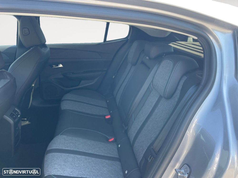 Peugeot 408 1.2 PureTech Allure EAT8 - 13