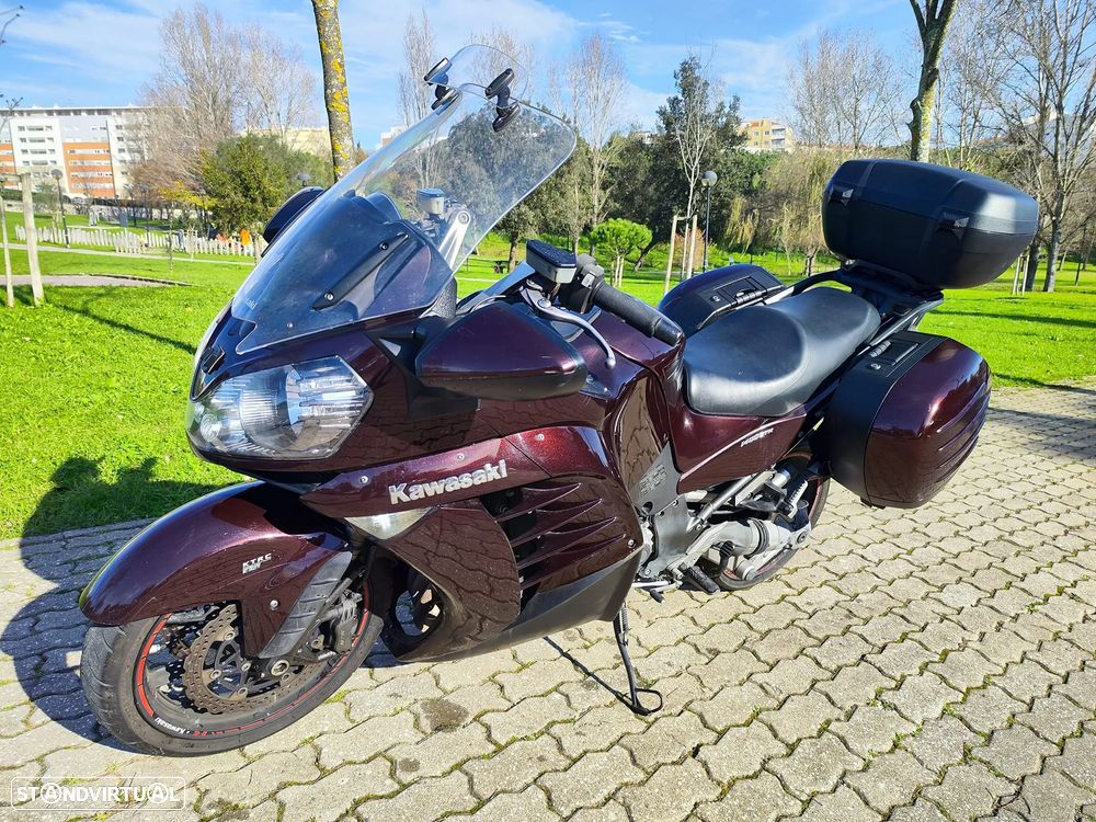 Kawasaki GTR 1400 abs - 9