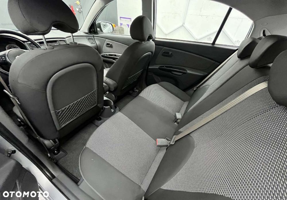 Kia Rio - 22