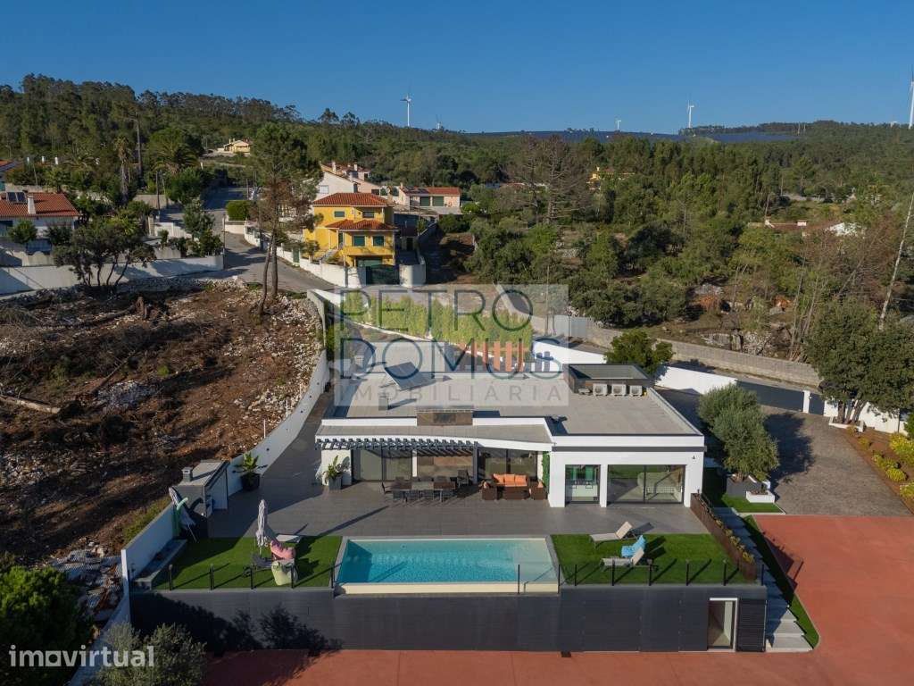 MORADIA T3+ATELIER COMO NOVA COM PISCINA AQUECIDA E VISTA PARA A SE... - Grande imagem: 4/60