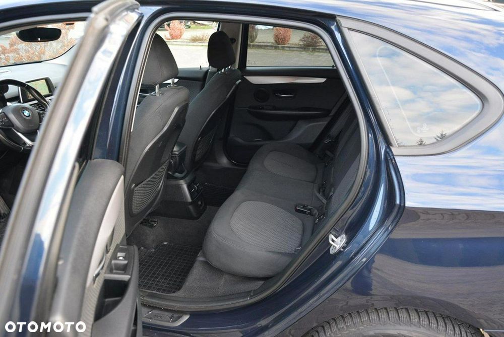 BMW Seria 2 218d - 17