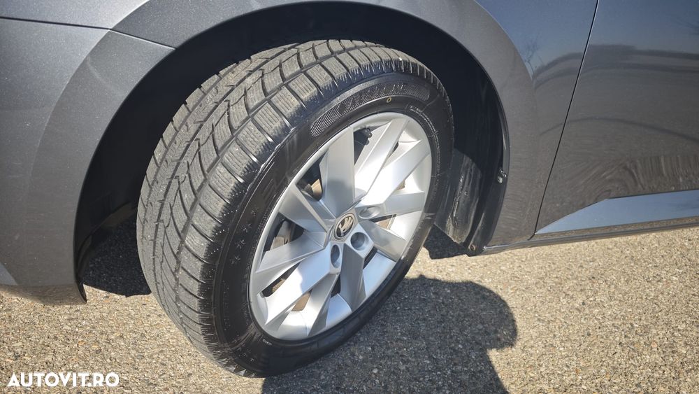 Skoda Superb 2.0 TDI DSG Ambition - 40