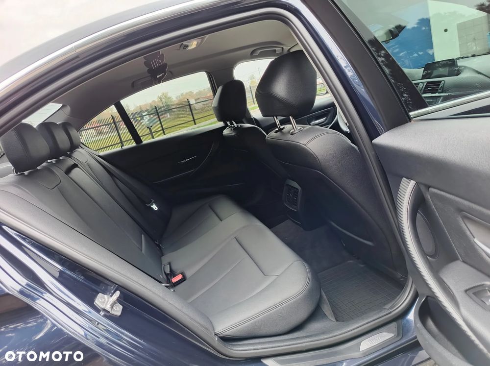 BMW Seria 3 325d - 18