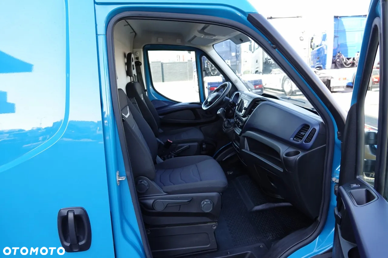 Iveco DAILY 2,3 D / BLASZAK / 2021 ROK / SPROWADZONY / PO KONTRAKCIE SERWISOWYM - 36