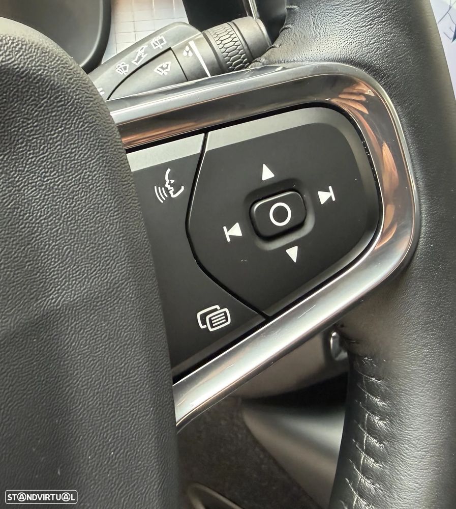 Volvo XC 40 2.0 T5 Momentum - 21