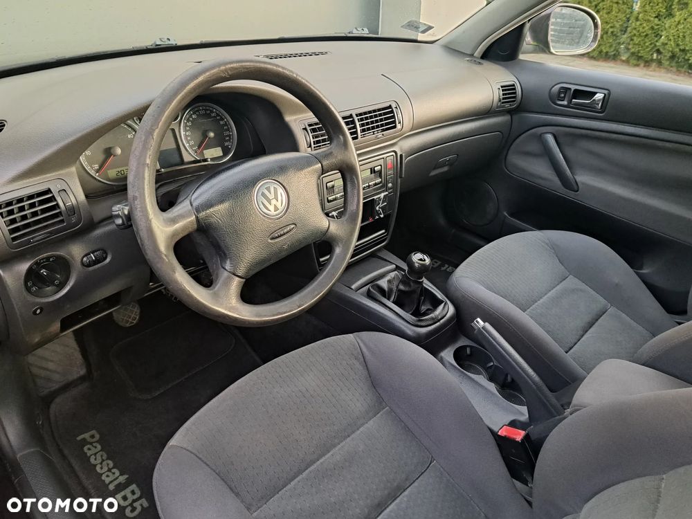 Volkswagen Passat - 11