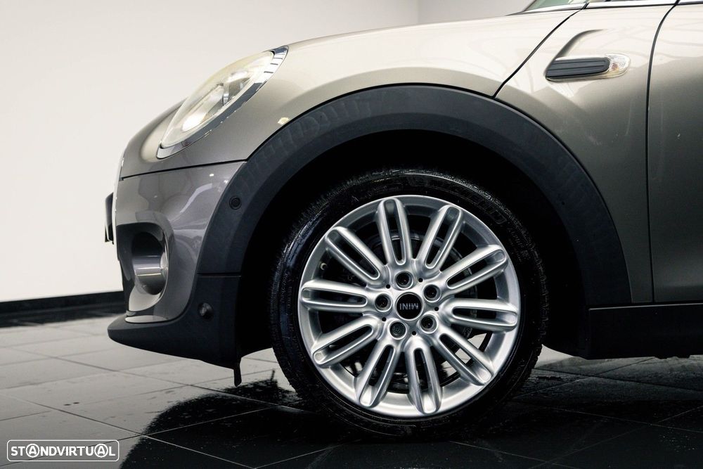 MINI 5 Portas Cooper D Auto - 7