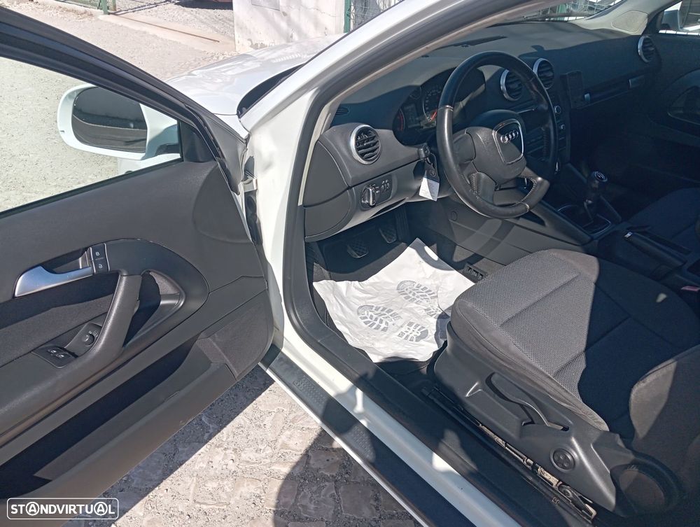 Audi A3 1.6 TDI Attraction - 6