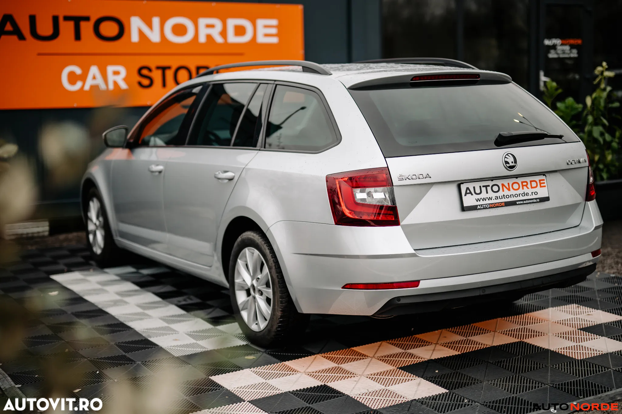 Skoda Octavia Combi Diesel 2.0 TDI DSG Ambition - 11