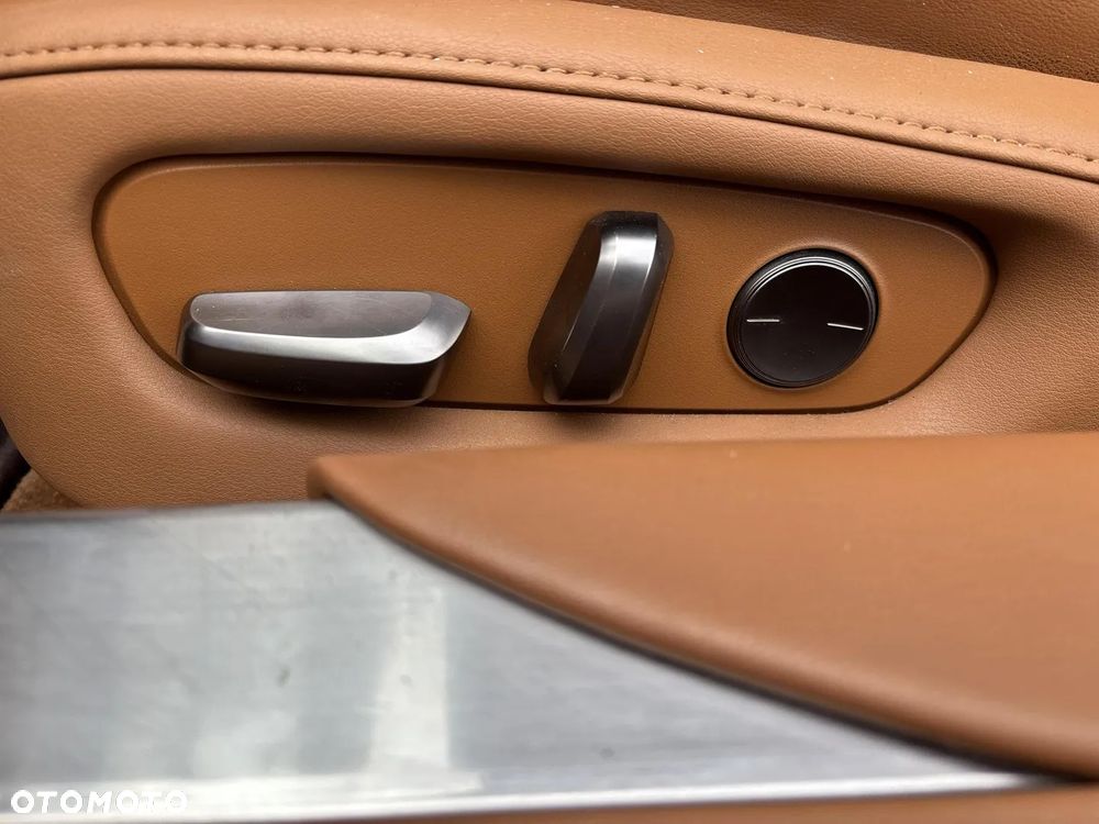 Lexus LC 500h Prestige - 24