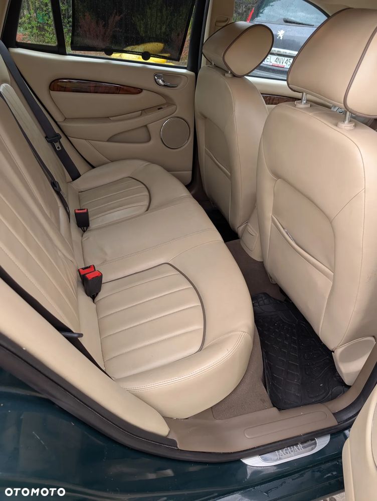 Jaguar X-Type ver-3-0-v6-4x4-executive - 8