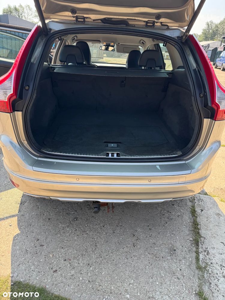 Volvo XC 60 D5 AWD Momentum - 11