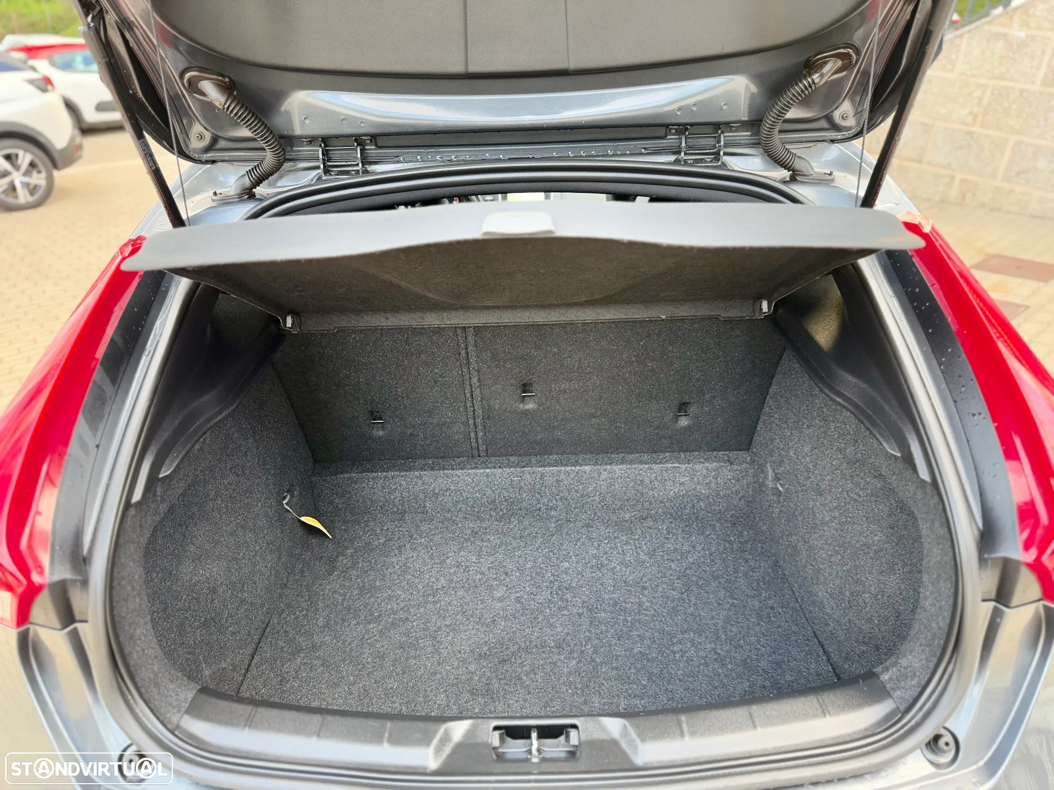 Volvo V40 1.6 D2 R-Design - 26
