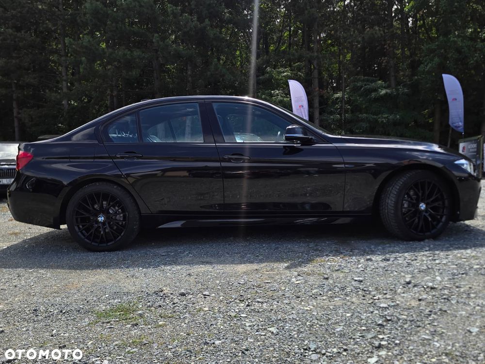 BMW Seria 3 328i xDrive Sport Line - 32