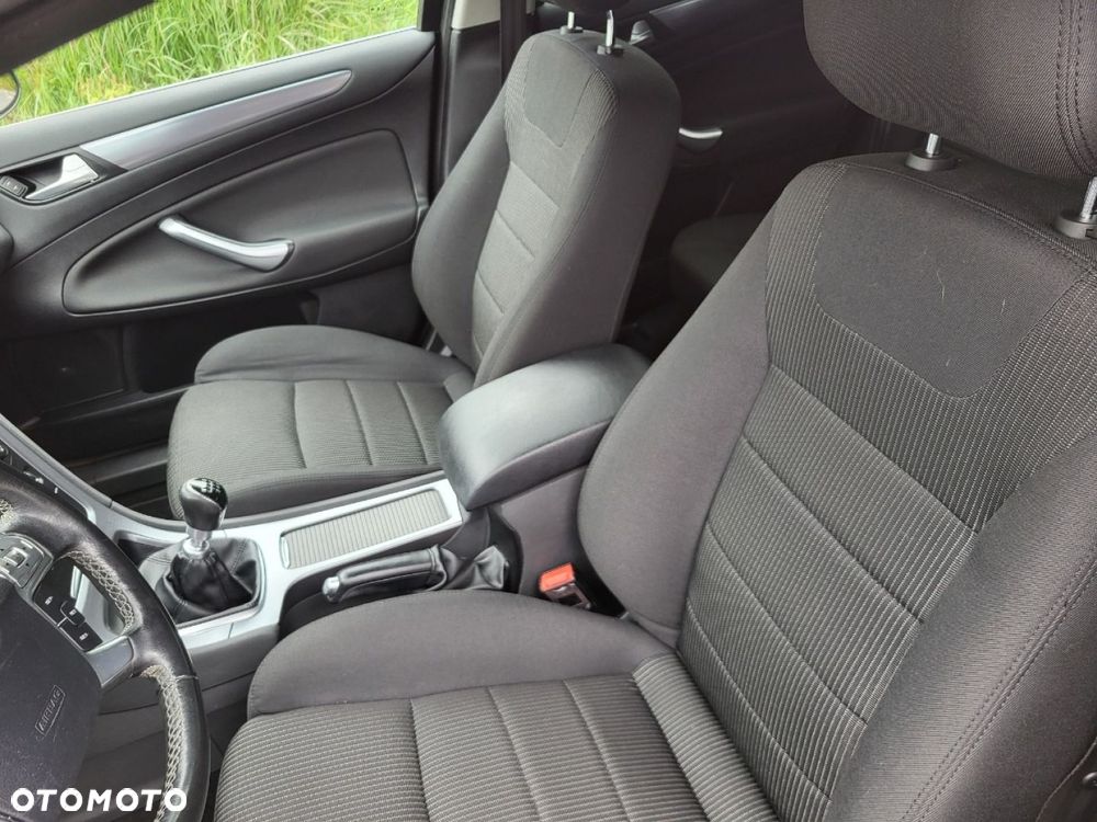 Ford Mondeo - 34