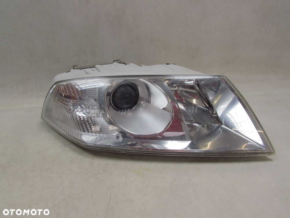 SKODA OCTAVIA II 04-08 LAMPA PRZOD PRAWA REFLEKTOR XENON UK - 1