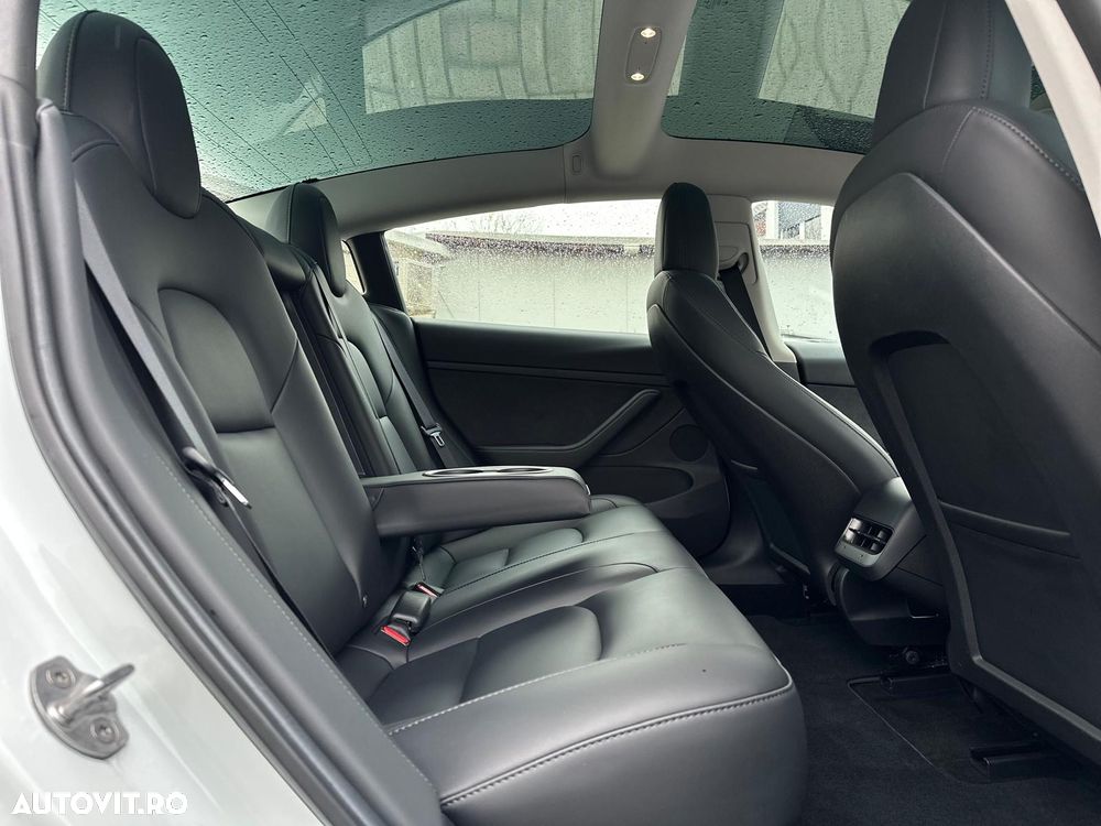 Tesla Model 3 Long Range - 8