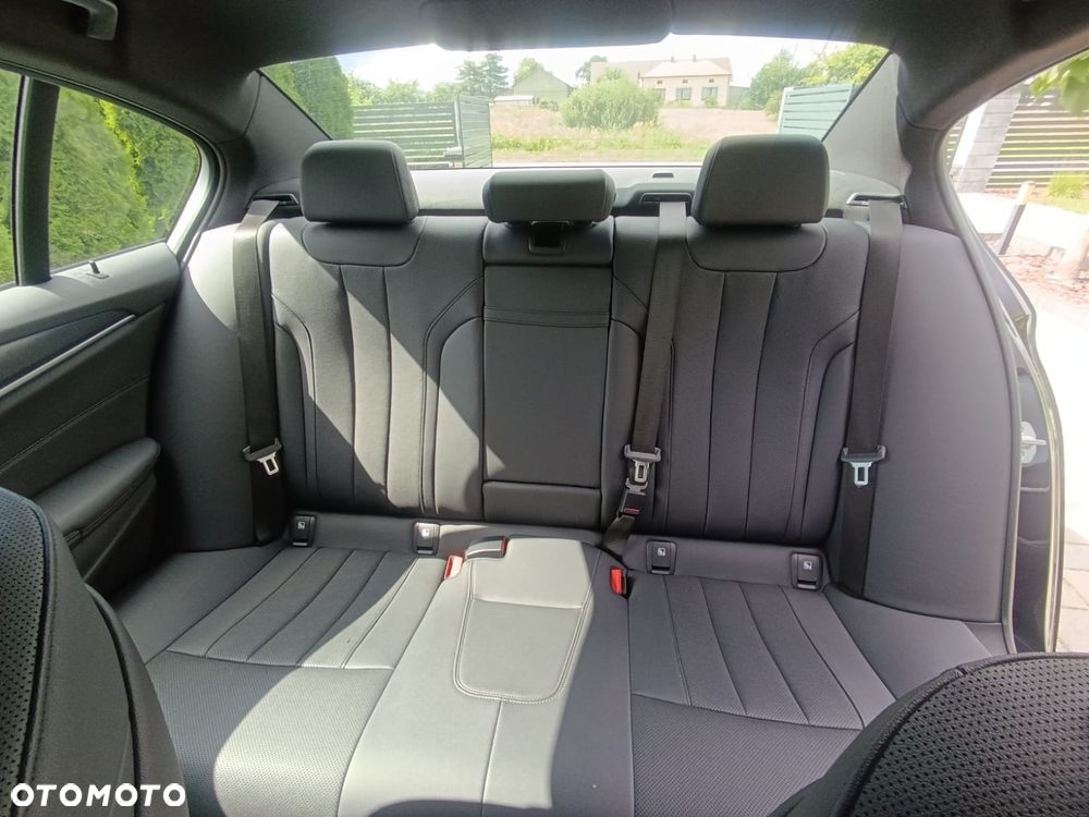 BMW Seria 5 520d M Sport Edition - 10