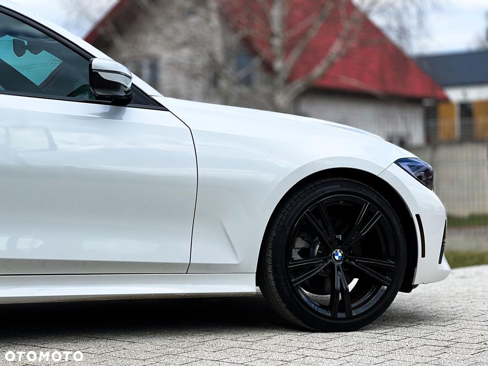 BMW Seria 3 330i Sport Line sport - 13