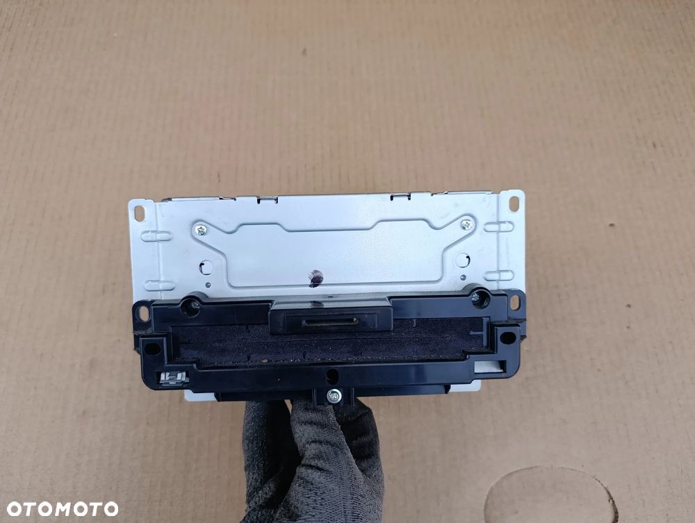 FIAT FREEMONT RADIO RADIOODTWARZACZ 68240132AA - 1