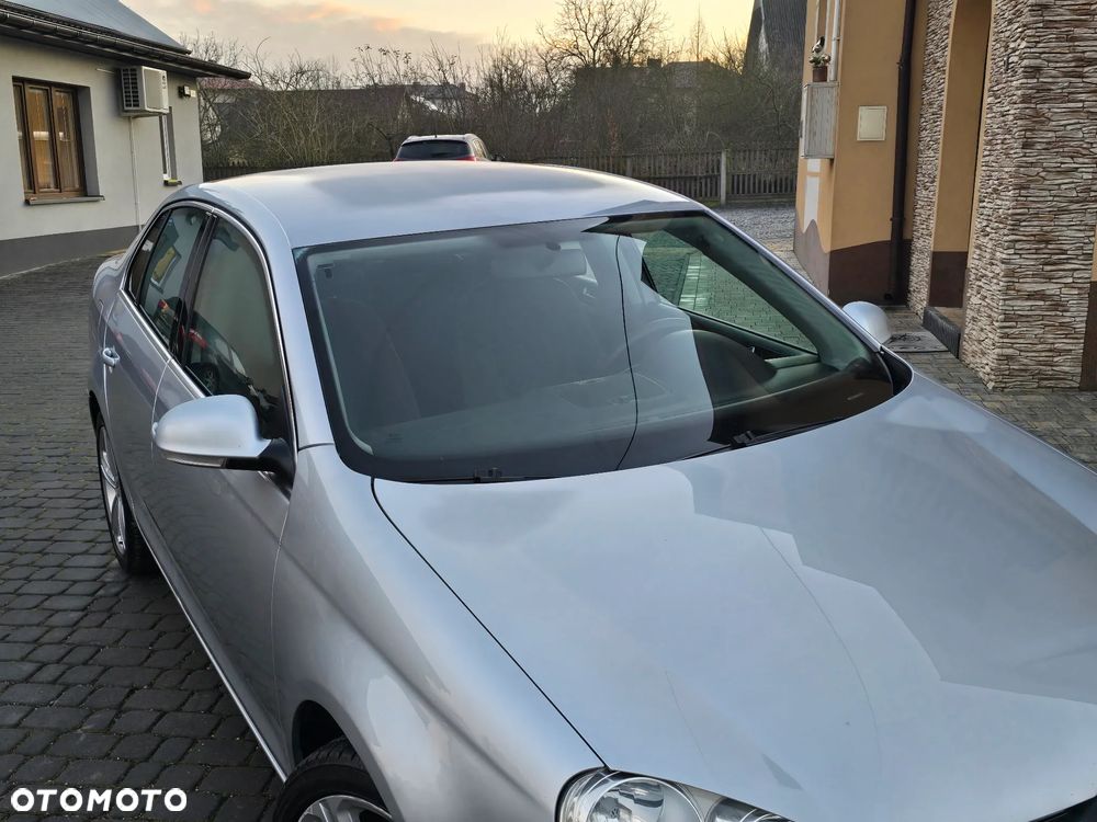 Volkswagen Jetta 1.6 United - 9