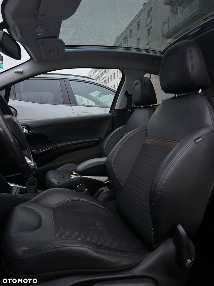 Peugeot 208 - 11