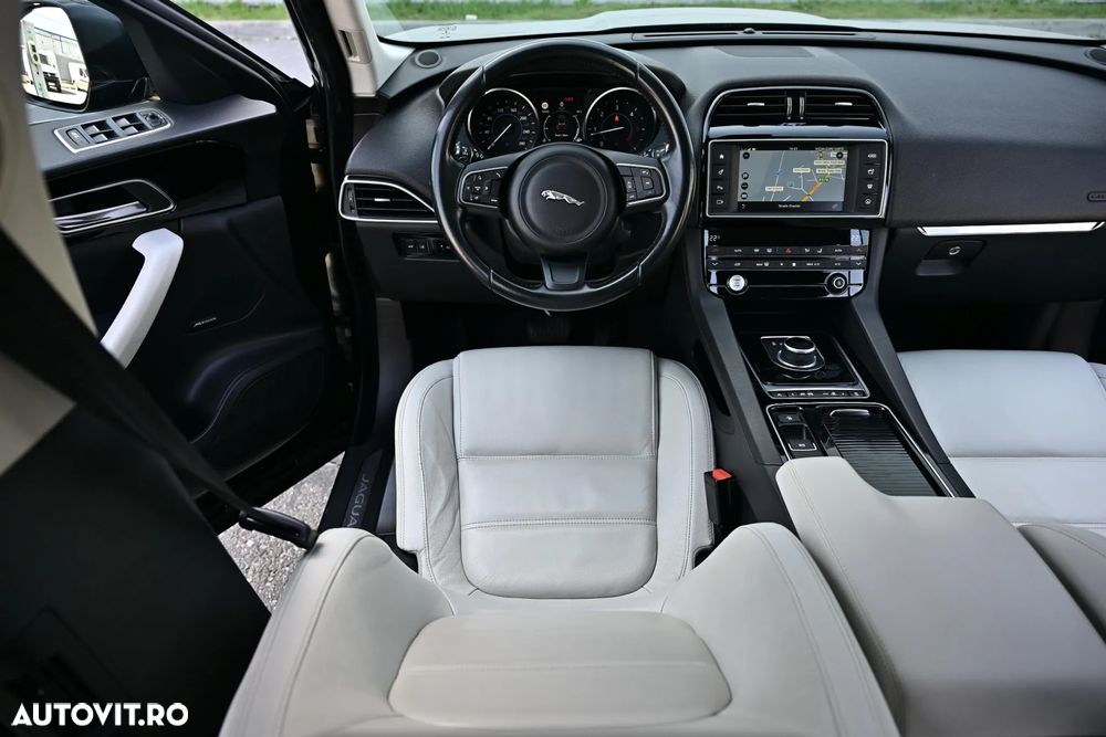 Jaguar F-Pace 20d AWD R-Sport - 4