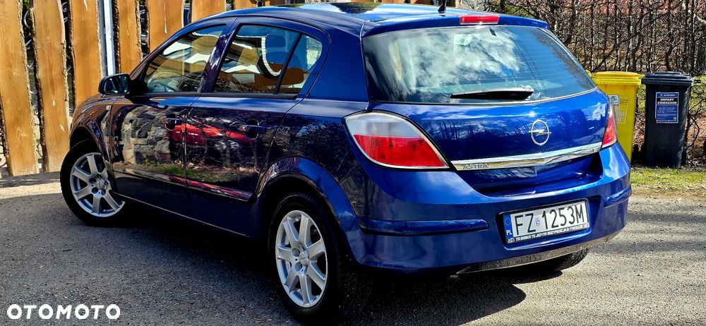Opel Astra 1.8 Innovation - 32