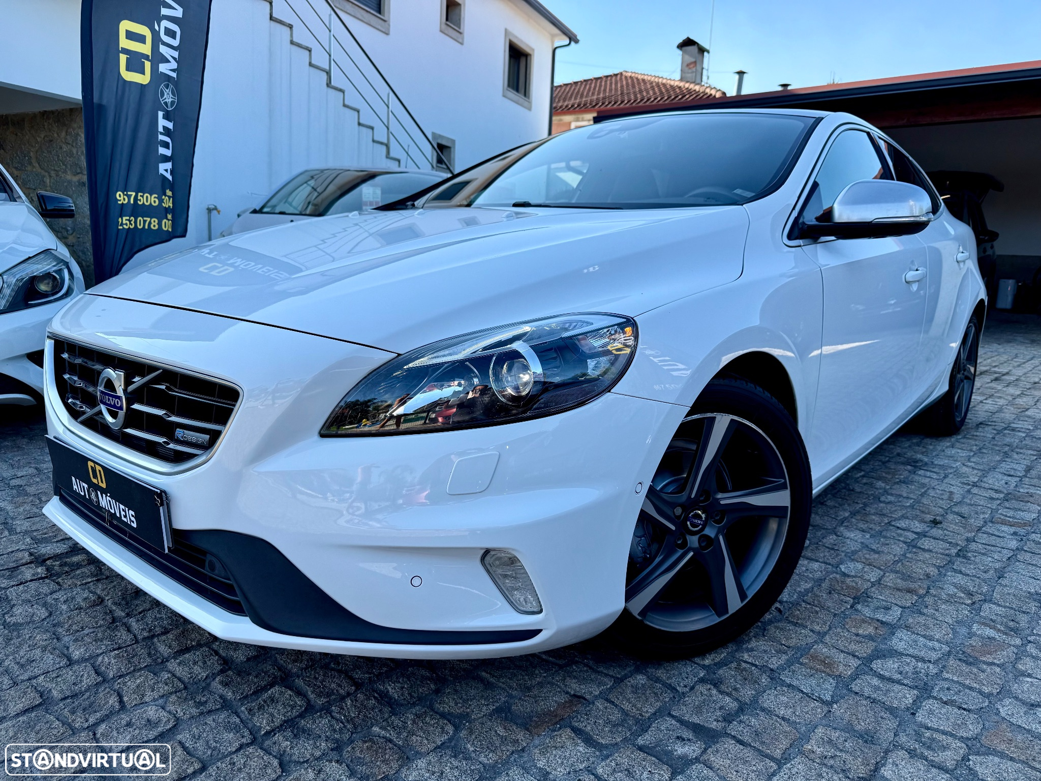 Volvo V40 1.6 D2 R-Design - 11