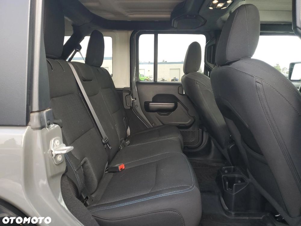 Jeep Wrangler - 9