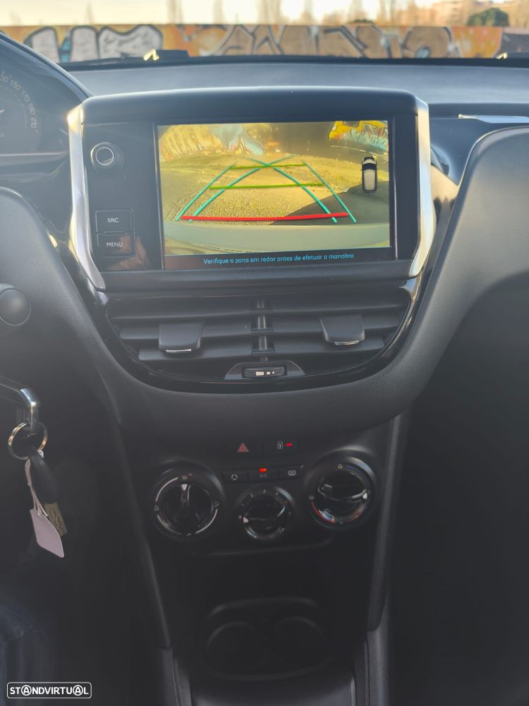 Peugeot 208 1.2 PureTech Signature - 6