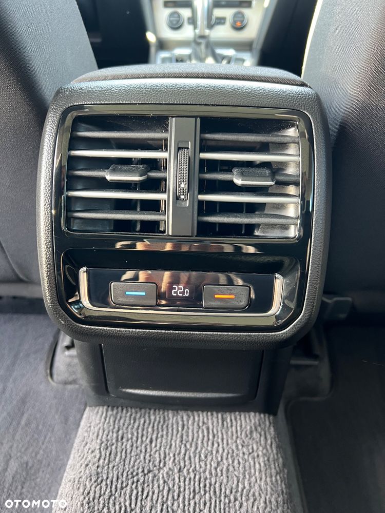 Volkswagen Passat - 11