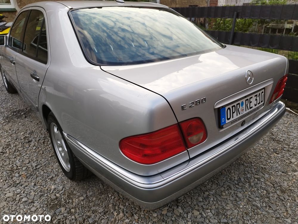 Mercedes-Benz 280 - 5