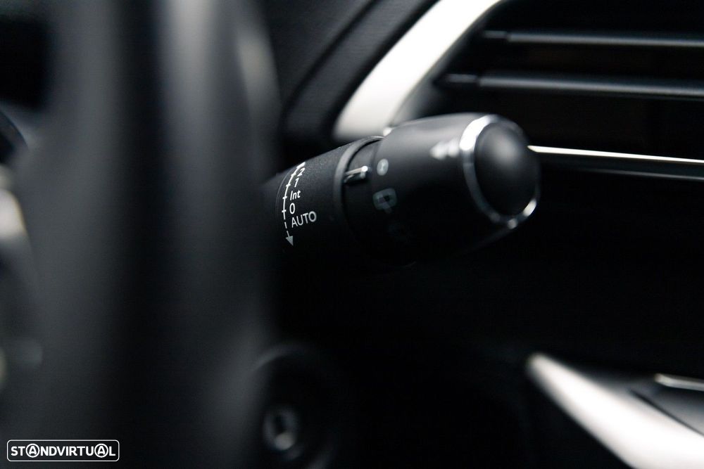 Peugeot 5008 1.5 BlueHDi Allure EAT8 - 32