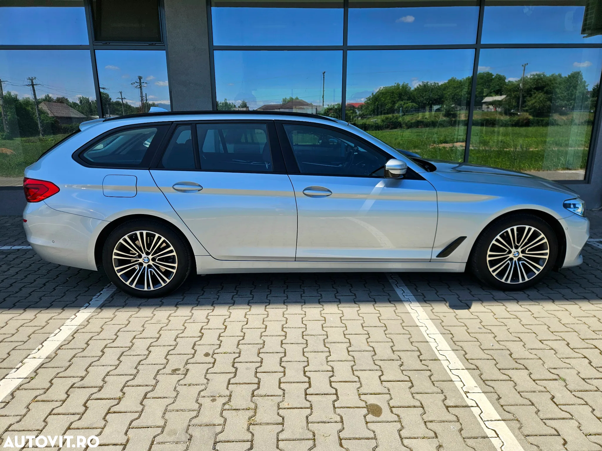 BMW Seria 5 520i Touring Aut. Sport Line - 10