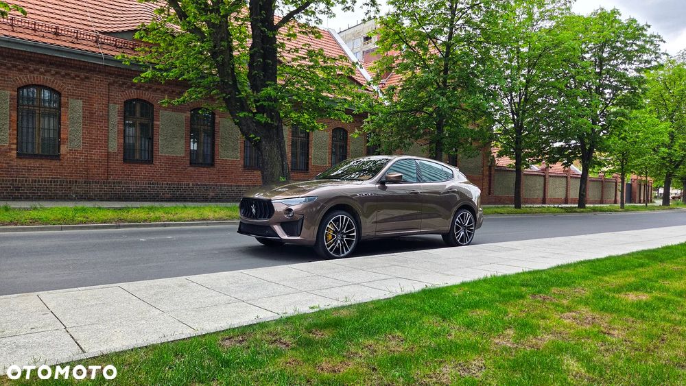 Maserati Levante GTS - 21