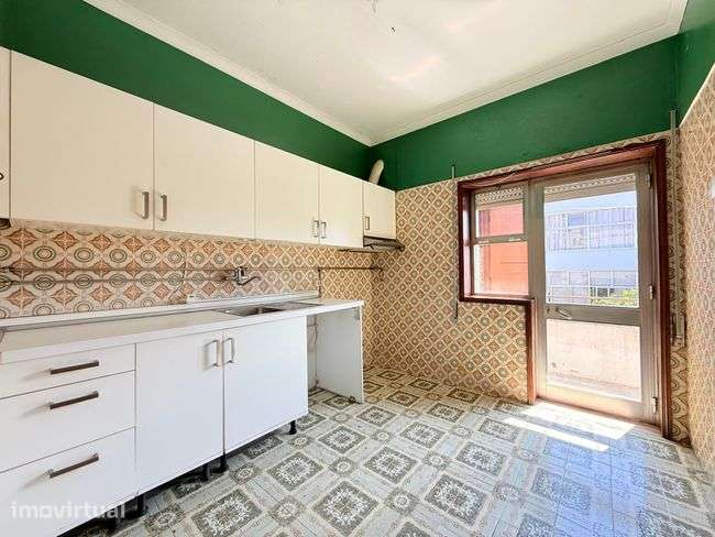 Apartamento T3 com Varanda e Garagem - Centro de Ermesinde: - Grande imagem: 3/10